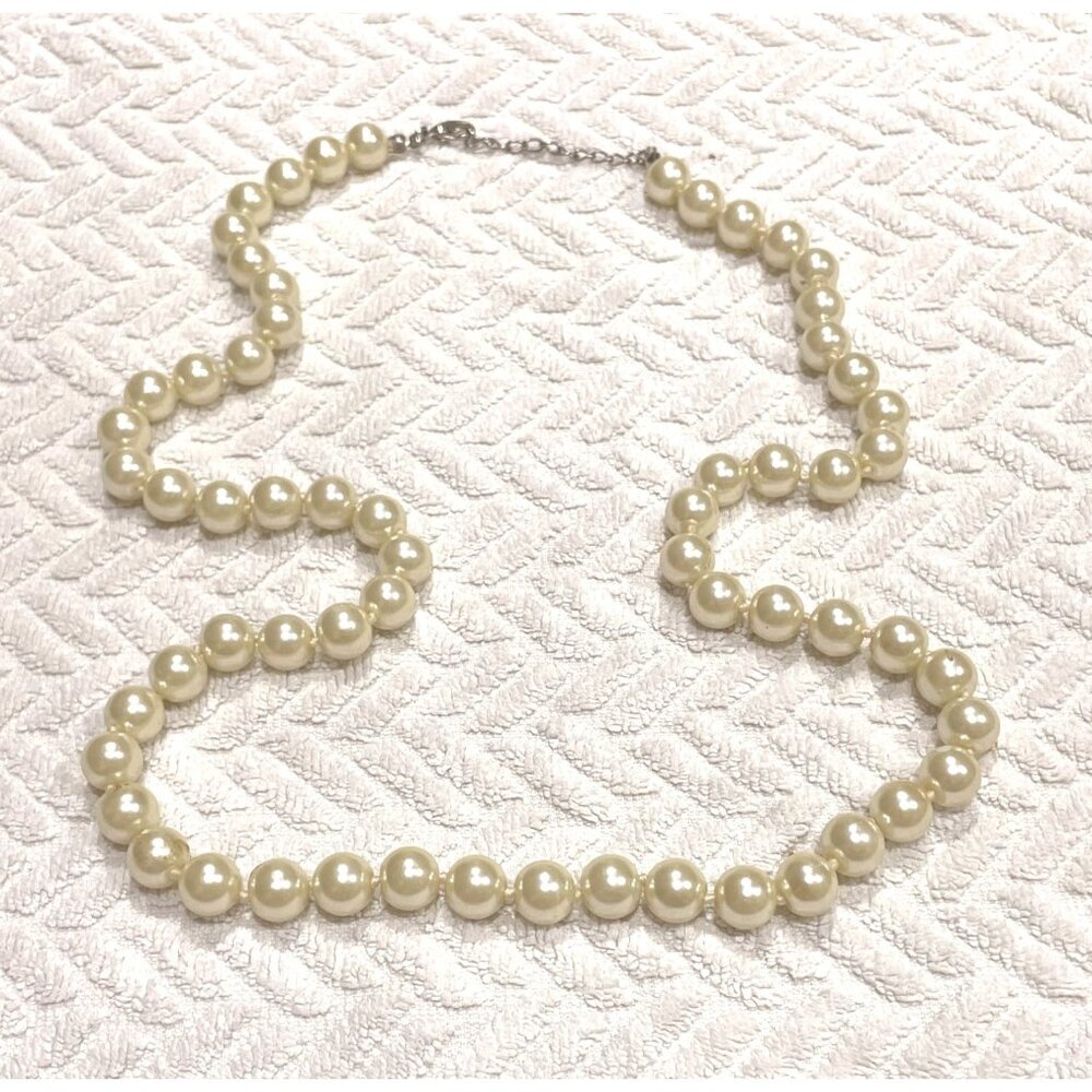 Vintage-Inspired Faux Pearl Necklace With Silver-Tone Clasp Adjustable Length 28